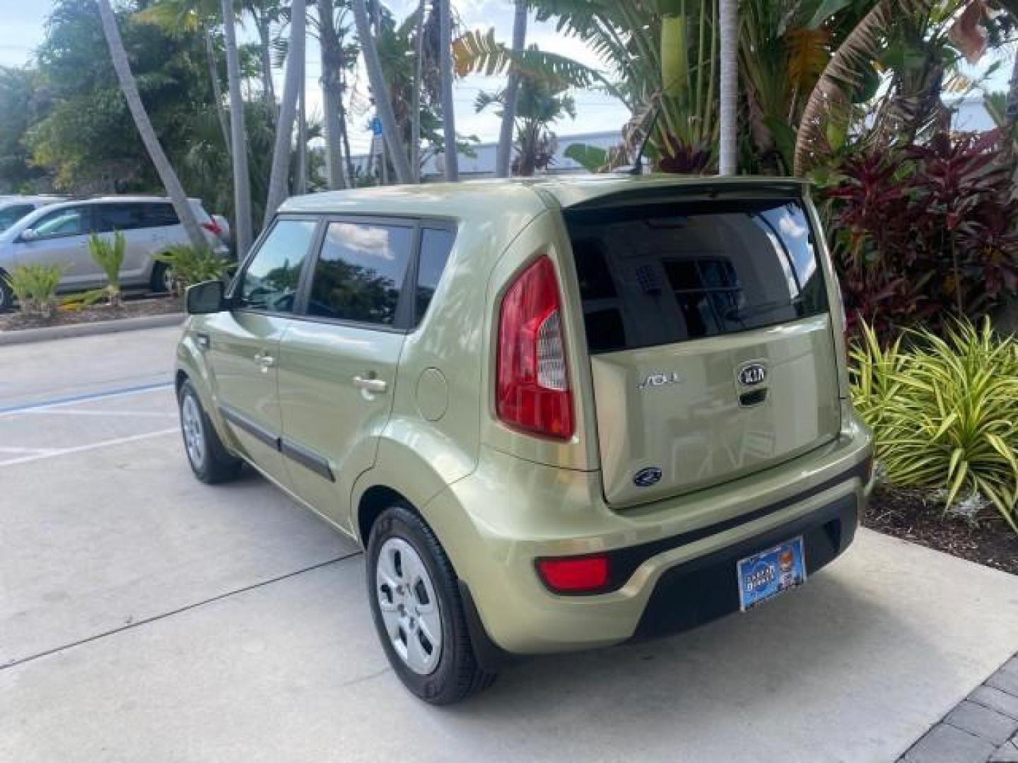2013 Alien Pearl Metallic /Black seat trim Kia Soul LOW MILES 47,876 (KNDJT2A52D7) with an 1.6L DOHC GDI Dual-CVVT 16-Valve I4 Engine engine, Automatic transmission, located at 4701 North Dixie Hwy, Pompano Beach, FL, 33064, (954) 422-2889, 26.240938, -80.123474 - OUR WEBPAGE FLORIDACARS1.COM HAS OVER 100 PHOTOS AND FREE CARFAX LINK 2013 KIA SOUL VIN: KNDJT2A52D7532347 K N D J T 2 A 5 2 D 7 5 3 2 3 4 7 4 DOOR WAGON/SPORT UTILITY 1.6L I4 F DOHC 16V GASOLINE FRONT WHEEL DRIVE Features ABS Brakes Air Conditioning AM/FM Stereo Automatic Transmission Auxiliary Aud - Photo#75