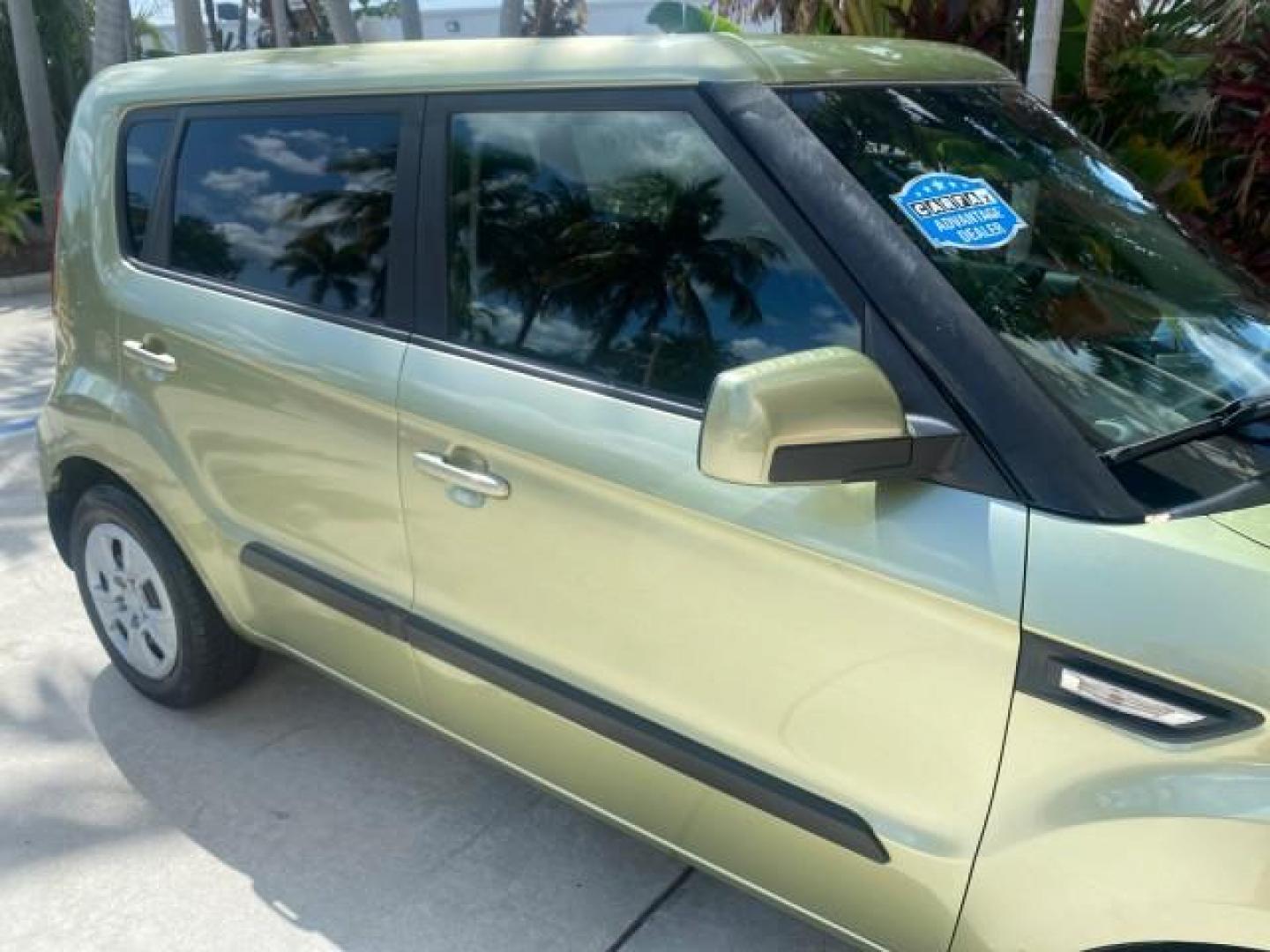 2013 Alien Pearl Metallic /Black seat trim Kia Soul LOW MILES 47,876 (KNDJT2A52D7) with an 1.6L DOHC GDI Dual-CVVT 16-Valve I4 Engine engine, Automatic transmission, located at 4701 North Dixie Hwy, Pompano Beach, FL, 33064, (954) 422-2889, 26.240938, -80.123474 - OUR WEBPAGE FLORIDACARS1.COM HAS OVER 100 PHOTOS AND FREE CARFAX LINK 2013 KIA SOUL VIN: KNDJT2A52D7532347 K N D J T 2 A 5 2 D 7 5 3 2 3 4 7 4 DOOR WAGON/SPORT UTILITY 1.6L I4 F DOHC 16V GASOLINE FRONT WHEEL DRIVE Features ABS Brakes Air Conditioning AM/FM Stereo Automatic Transmission Auxiliary Aud - Photo#83