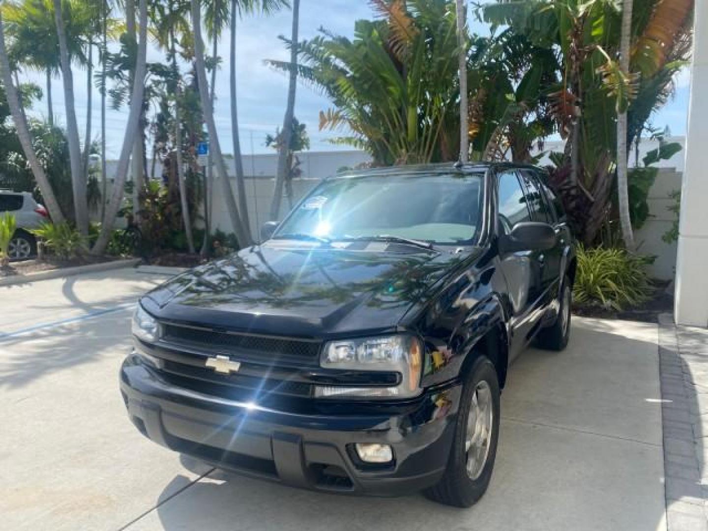 2005 Black /Light Gray Chevrolet TrailBlazer LT LOW MILES 30,654 (1GNDS13S752) with an 4.2L Vortec 4200 SFI I6 Engine engine, Automatic transmission, located at 4701 North Dixie Hwy, Pompano Beach, FL, 33064, (954) 422-2889, 26.240938, -80.123474 - OUR WEBPAGE FLORIDACARS1.COM HAS OVER 100 PHOTOS AND FREE CARFAX LINK 2005 CHEVROLET TRAILBLAZER LS VIN: 1GNDS13S752214856 4 DOOR WAGON/SPORT UTILITY 4.2L I6 F GASOLINE REAR WHEEL DRIVE Highlighted Features Alloy Wheels Automatic Climate Control Connected Car Cruise Control Dual-Zone Climate Control - Photo#3
