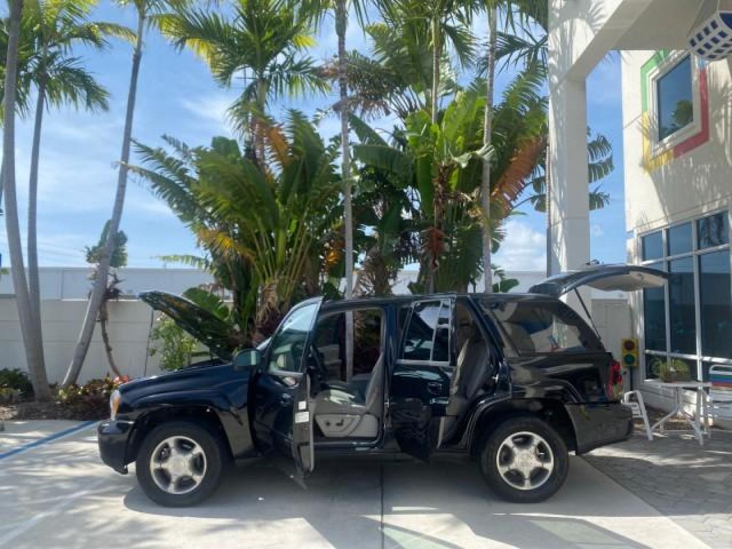 2005 Black /Light Gray Chevrolet TrailBlazer LT LOW MILES 30,654 (1GNDS13S752) with an 4.2L Vortec 4200 SFI I6 Engine engine, Automatic transmission, located at 4701 North Dixie Hwy, Pompano Beach, FL, 33064, (954) 422-2889, 26.240938, -80.123474 - OUR WEBPAGE FLORIDACARS1.COM HAS OVER 100 PHOTOS AND FREE CARFAX LINK 2005 CHEVROLET TRAILBLAZER LS VIN: 1GNDS13S752214856 4 DOOR WAGON/SPORT UTILITY 4.2L I6 F GASOLINE REAR WHEEL DRIVE Highlighted Features Alloy Wheels Automatic Climate Control Connected Car Cruise Control Dual-Zone Climate Control - Photo#8