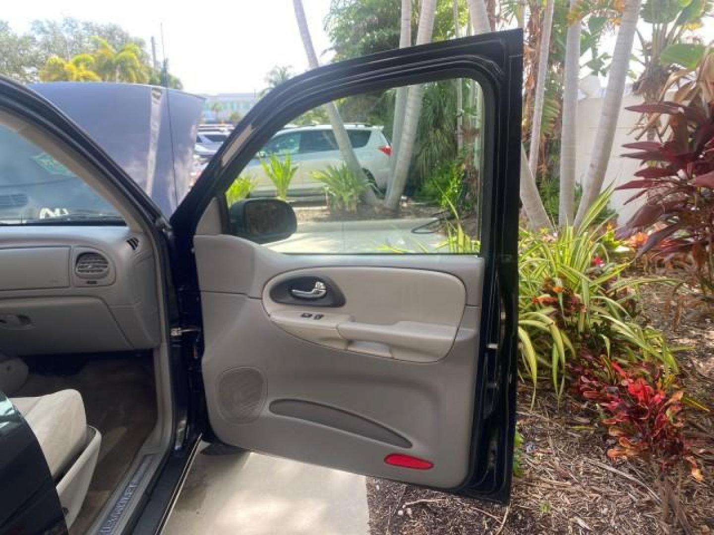 2005 Black /Light Gray Chevrolet TrailBlazer LT LOW MILES 30,654 (1GNDS13S752) with an 4.2L Vortec 4200 SFI I6 Engine engine, Automatic transmission, located at 4701 North Dixie Hwy, Pompano Beach, FL, 33064, (954) 422-2889, 26.240938, -80.123474 - OUR WEBPAGE FLORIDACARS1.COM HAS OVER 100 PHOTOS AND FREE CARFAX LINK 2005 CHEVROLET TRAILBLAZER LS VIN: 1GNDS13S752214856 4 DOOR WAGON/SPORT UTILITY 4.2L I6 F GASOLINE REAR WHEEL DRIVE Highlighted Features Alloy Wheels Automatic Climate Control Connected Car Cruise Control Dual-Zone Climate Control - Photo#11
