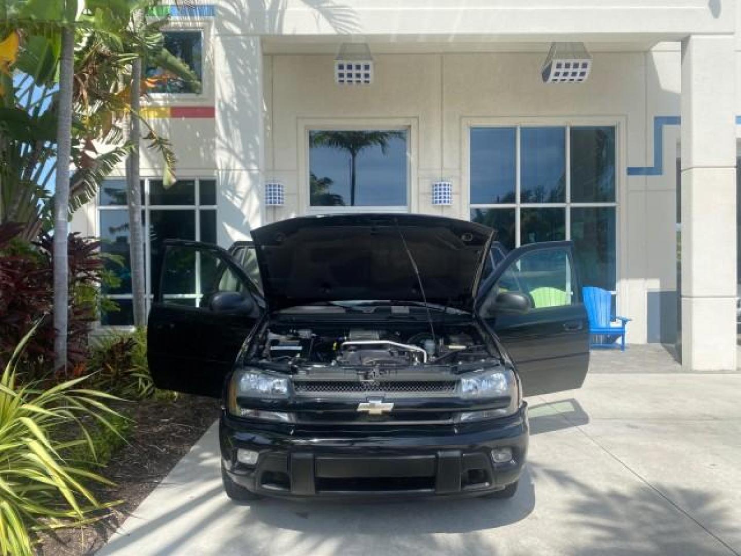 2005 Black /Light Gray Chevrolet TrailBlazer LT LOW MILES 30,654 (1GNDS13S752) with an 4.2L Vortec 4200 SFI I6 Engine engine, Automatic transmission, located at 4701 North Dixie Hwy, Pompano Beach, FL, 33064, (954) 422-2889, 26.240938, -80.123474 - OUR WEBPAGE FLORIDACARS1.COM HAS OVER 100 PHOTOS AND FREE CARFAX LINK 2005 CHEVROLET TRAILBLAZER LS VIN: 1GNDS13S752214856 4 DOOR WAGON/SPORT UTILITY 4.2L I6 F GASOLINE REAR WHEEL DRIVE Highlighted Features Alloy Wheels Automatic Climate Control Connected Car Cruise Control Dual-Zone Climate Control - Photo#16