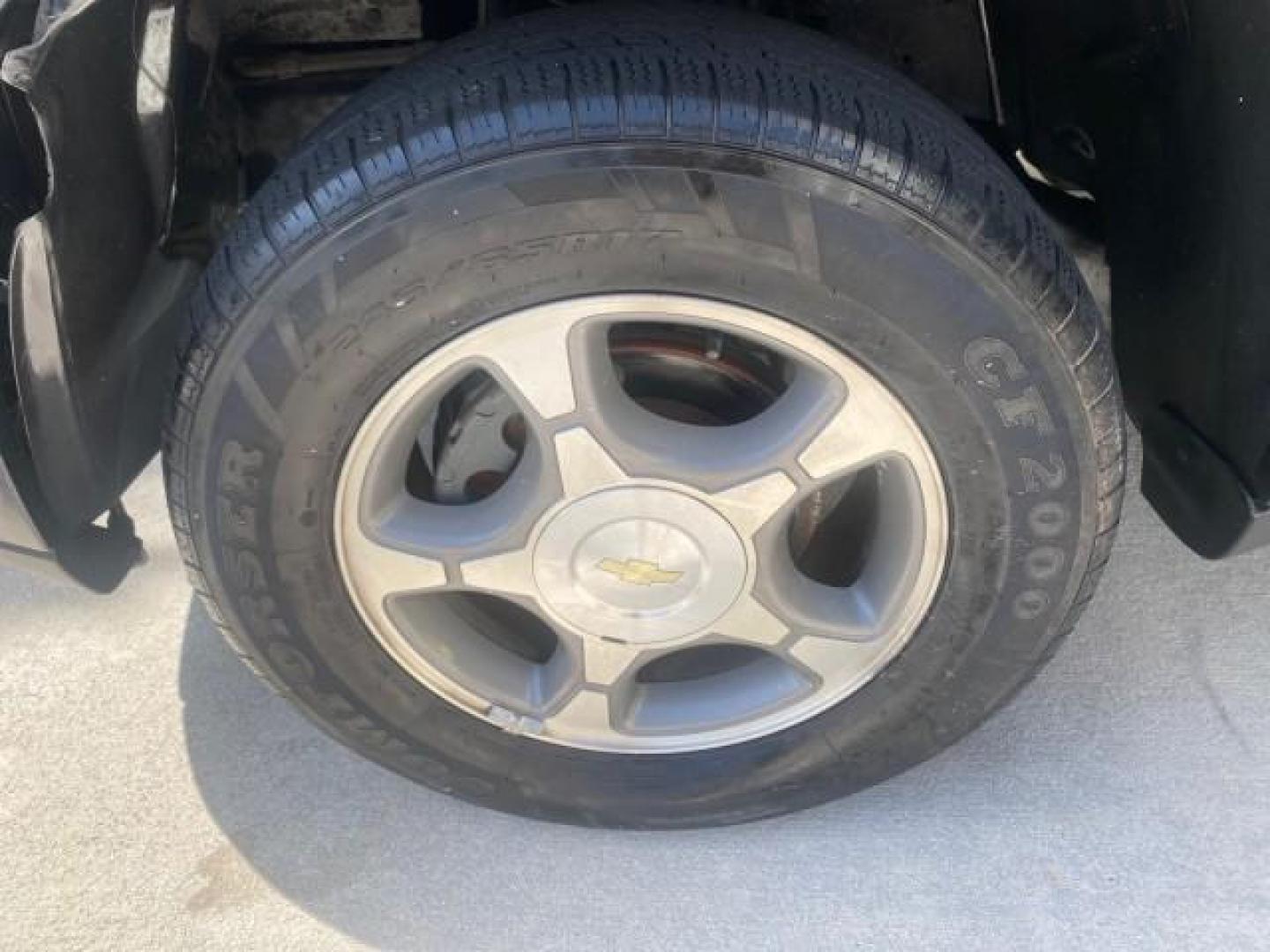 2005 Black /Light Gray Chevrolet TrailBlazer LT LOW MILES 30,654 (1GNDS13S752) with an 4.2L Vortec 4200 SFI I6 Engine engine, Automatic transmission, located at 4701 North Dixie Hwy, Pompano Beach, FL, 33064, (954) 422-2889, 26.240938, -80.123474 - OUR WEBPAGE FLORIDACARS1.COM HAS OVER 100 PHOTOS AND FREE CARFAX LINK 2005 CHEVROLET TRAILBLAZER LS VIN: 1GNDS13S752214856 4 DOOR WAGON/SPORT UTILITY 4.2L I6 F GASOLINE REAR WHEEL DRIVE Highlighted Features Alloy Wheels Automatic Climate Control Connected Car Cruise Control Dual-Zone Climate Control - Photo#19