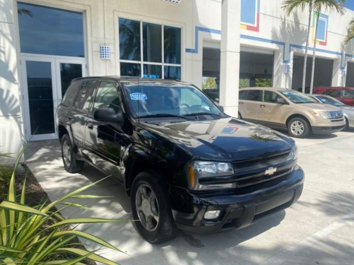 2005 Black /Light Gray Chevrolet TrailBlazer LT LOW MILES 30,654 (1GNDS13S752) with an 4.2L Vortec 4200 SFI I6 Engine engine, Automatic transmission, located at 4701 North Dixie Hwy, Pompano Beach, FL, 33064, (954) 422-2889, 26.240938, -80.123474 - OUR WEBPAGE FLORIDACARS1.COM HAS OVER 100 PHOTOS AND FREE CARFAX LINK 2005 CHEVROLET TRAILBLAZER LS VIN: 1GNDS13S752214856 4 DOOR WAGON/SPORT UTILITY 4.2L I6 F GASOLINE REAR WHEEL DRIVE Highlighted Features Alloy Wheels Automatic Climate Control Connected Car Cruise Control Dual-Zone Climate Control - Photo#24