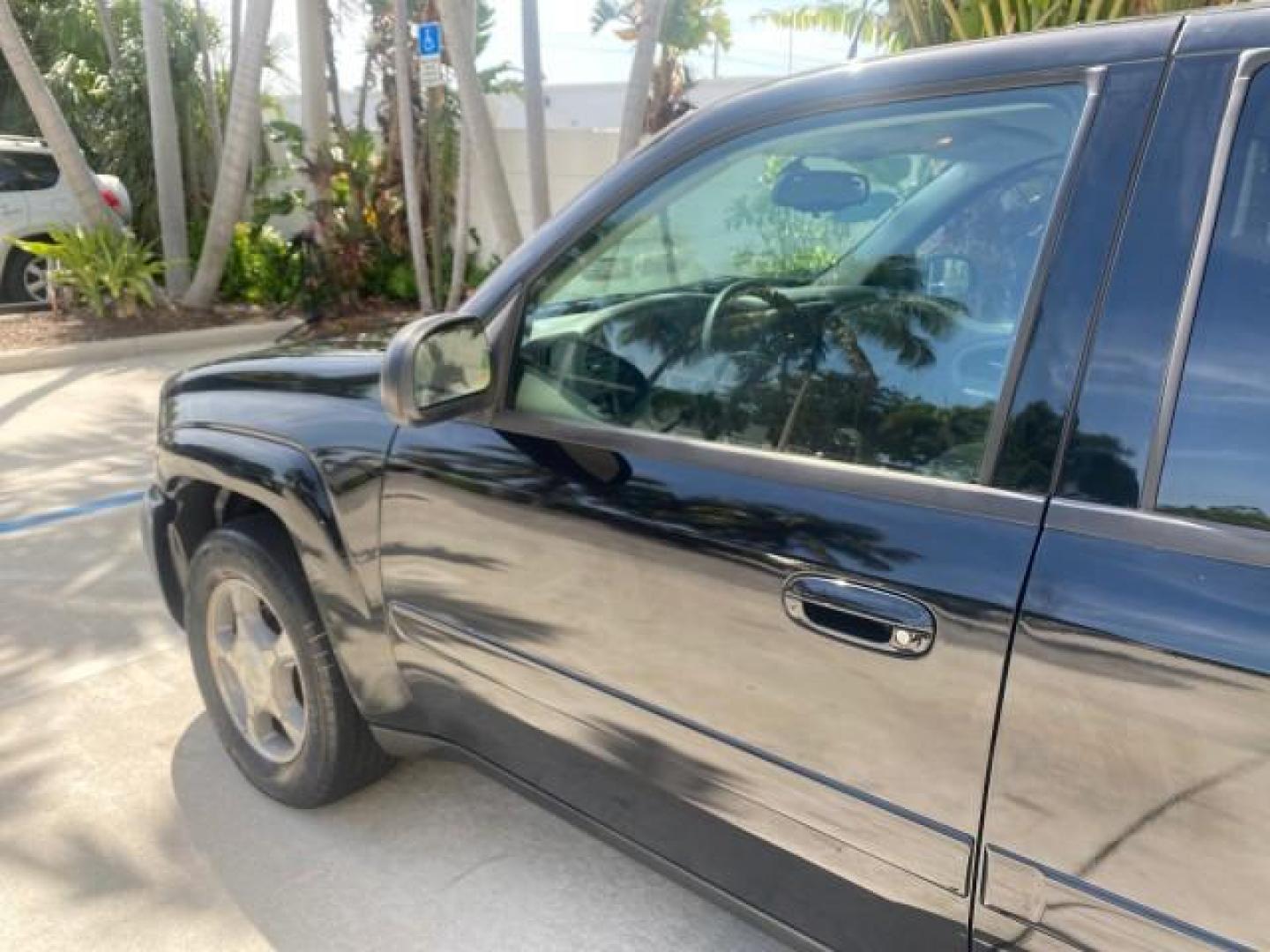 2005 Black /Light Gray Chevrolet TrailBlazer LT LOW MILES 30,654 (1GNDS13S752) with an 4.2L Vortec 4200 SFI I6 Engine engine, Automatic transmission, located at 4701 North Dixie Hwy, Pompano Beach, FL, 33064, (954) 422-2889, 26.240938, -80.123474 - OUR WEBPAGE FLORIDACARS1.COM HAS OVER 100 PHOTOS AND FREE CARFAX LINK 2005 CHEVROLET TRAILBLAZER LS VIN: 1GNDS13S752214856 4 DOOR WAGON/SPORT UTILITY 4.2L I6 F GASOLINE REAR WHEEL DRIVE Highlighted Features Alloy Wheels Automatic Climate Control Connected Car Cruise Control Dual-Zone Climate Control - Photo#27