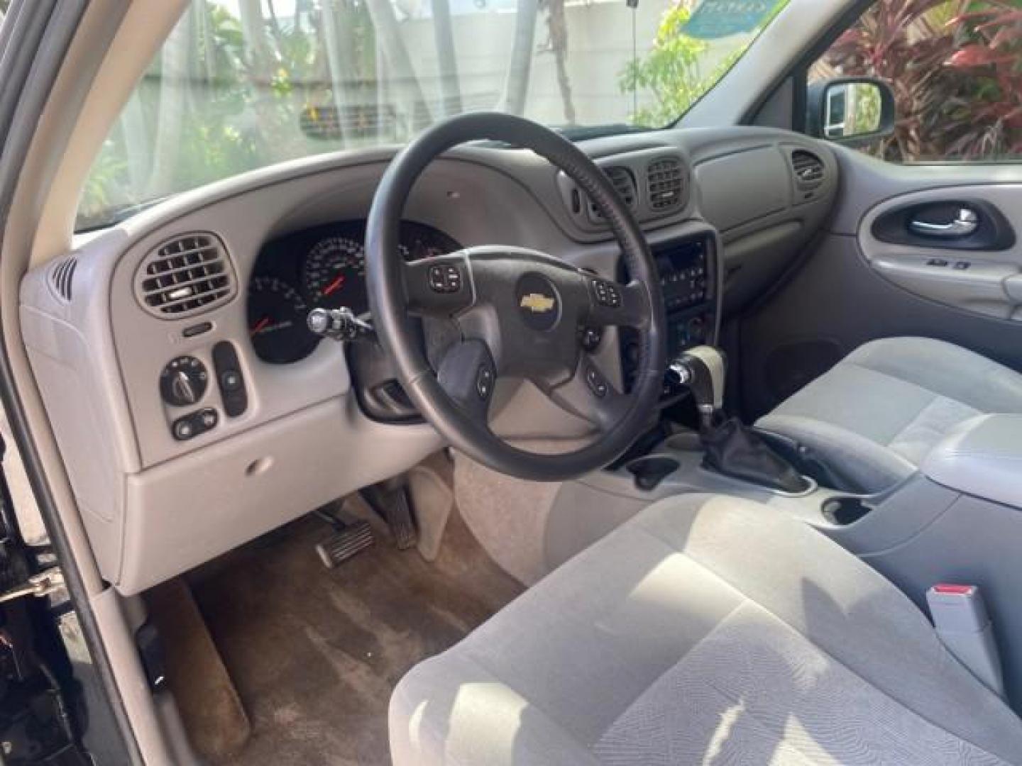 2005 Black /Light Gray Chevrolet TrailBlazer LT LOW MILES 30,654 (1GNDS13S752) with an 4.2L Vortec 4200 SFI I6 Engine engine, Automatic transmission, located at 4701 North Dixie Hwy, Pompano Beach, FL, 33064, (954) 422-2889, 26.240938, -80.123474 - OUR WEBPAGE FLORIDACARS1.COM HAS OVER 100 PHOTOS AND FREE CARFAX LINK 2005 CHEVROLET TRAILBLAZER LS VIN: 1GNDS13S752214856 4 DOOR WAGON/SPORT UTILITY 4.2L I6 F GASOLINE REAR WHEEL DRIVE Highlighted Features Alloy Wheels Automatic Climate Control Connected Car Cruise Control Dual-Zone Climate Control - Photo#36