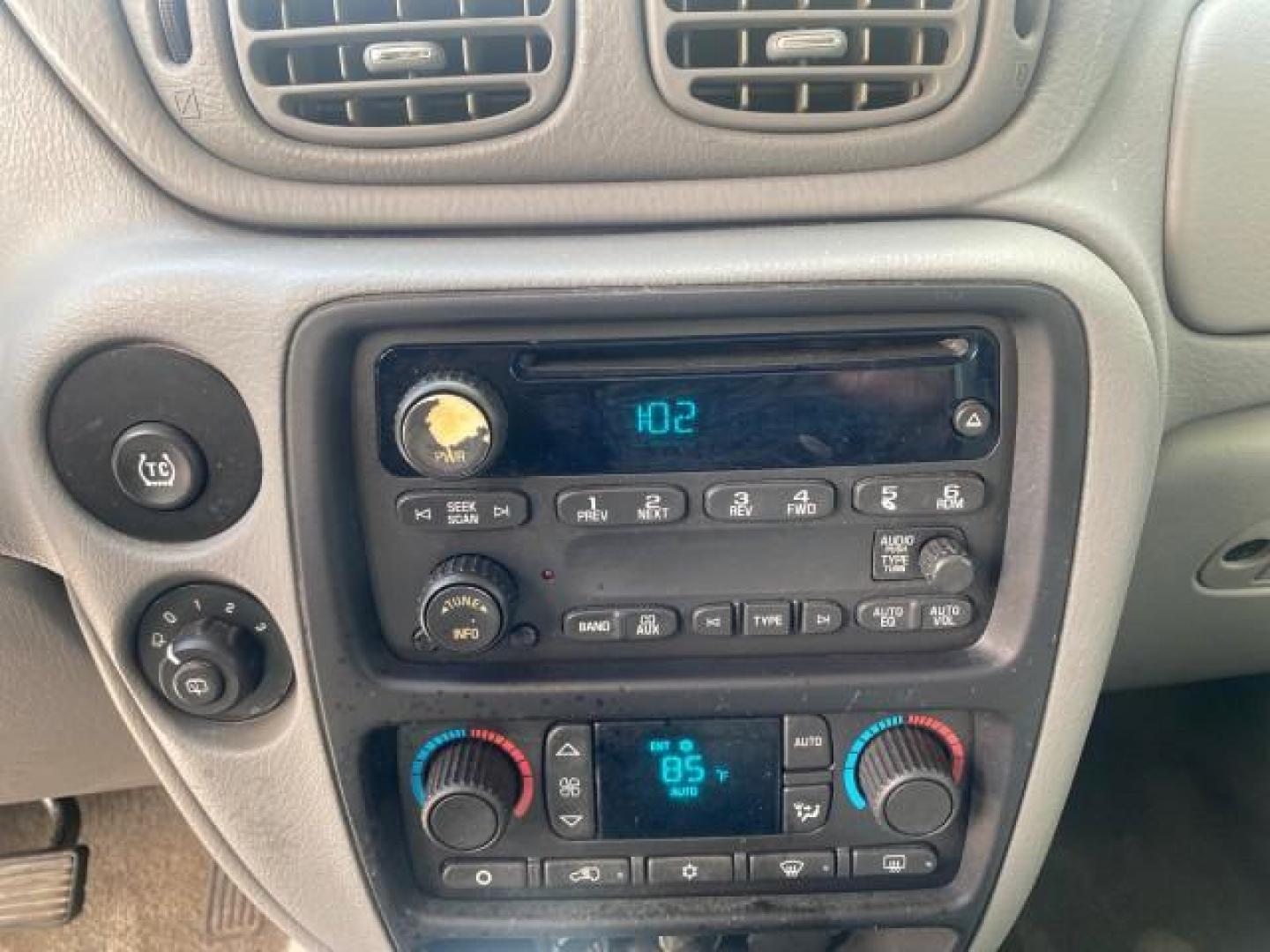 2005 Black /Light Gray Chevrolet TrailBlazer LT LOW MILES 30,654 (1GNDS13S752) with an 4.2L Vortec 4200 SFI I6 Engine engine, Automatic transmission, located at 4701 North Dixie Hwy, Pompano Beach, FL, 33064, (954) 422-2889, 26.240938, -80.123474 - OUR WEBPAGE FLORIDACARS1.COM HAS OVER 100 PHOTOS AND FREE CARFAX LINK 2005 CHEVROLET TRAILBLAZER LS VIN: 1GNDS13S752214856 4 DOOR WAGON/SPORT UTILITY 4.2L I6 F GASOLINE REAR WHEEL DRIVE Highlighted Features Alloy Wheels Automatic Climate Control Connected Car Cruise Control Dual-Zone Climate Control - Photo#45