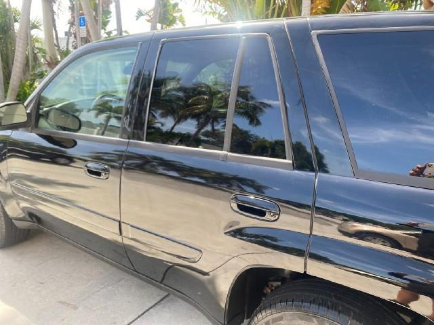 2005 Black /Light Gray Chevrolet TrailBlazer LT LOW MILES 30,654 (1GNDS13S752) with an 4.2L Vortec 4200 SFI I6 Engine engine, Automatic transmission, located at 4701 North Dixie Hwy, Pompano Beach, FL, 33064, (954) 422-2889, 26.240938, -80.123474 - OUR WEBPAGE FLORIDACARS1.COM HAS OVER 100 PHOTOS AND FREE CARFAX LINK 2005 CHEVROLET TRAILBLAZER LS VIN: 1GNDS13S752214856 4 DOOR WAGON/SPORT UTILITY 4.2L I6 F GASOLINE REAR WHEEL DRIVE Highlighted Features Alloy Wheels Automatic Climate Control Connected Car Cruise Control Dual-Zone Climate Control - Photo#57