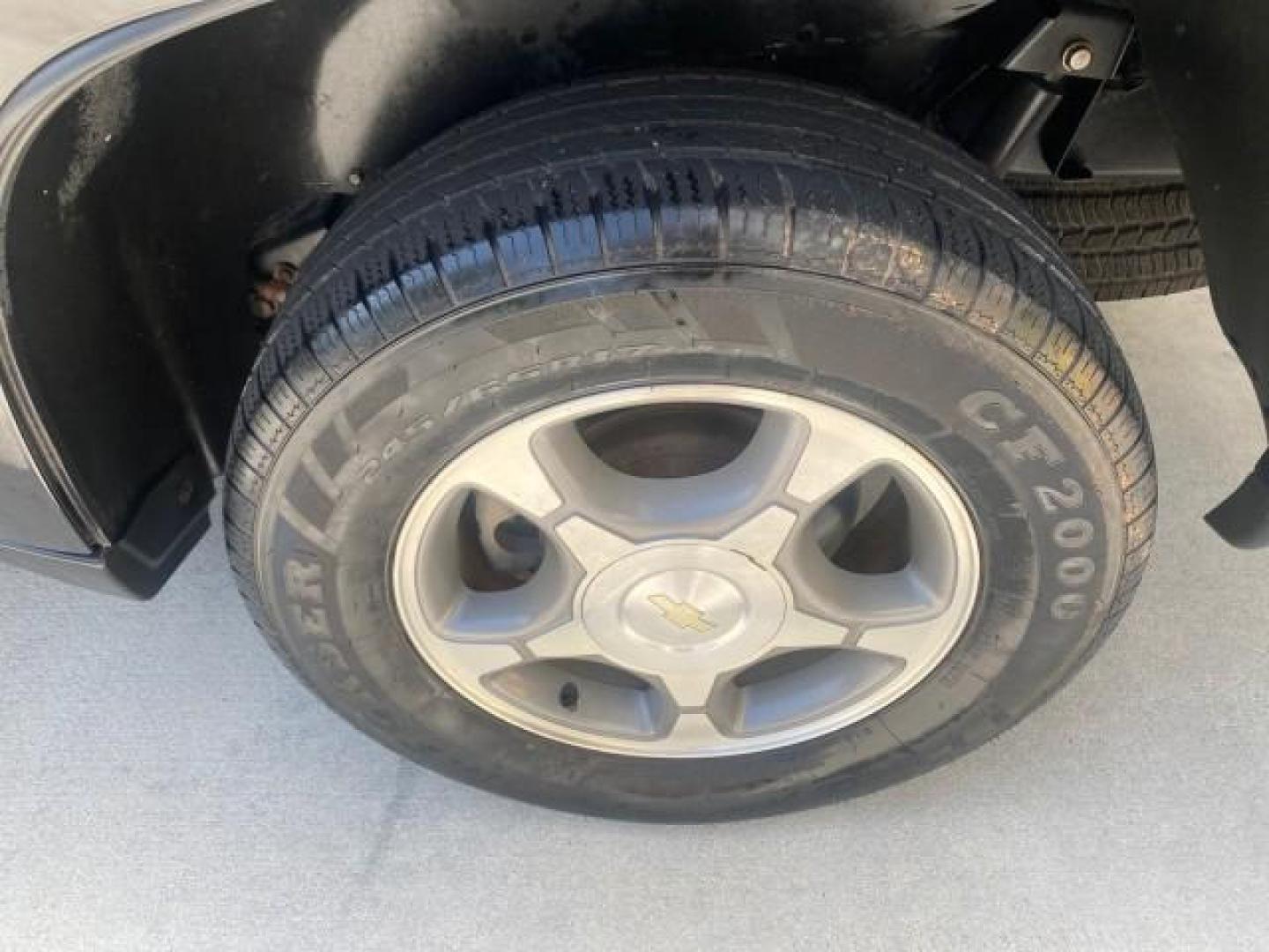 2005 Black /Light Gray Chevrolet TrailBlazer LT LOW MILES 30,654 (1GNDS13S752) with an 4.2L Vortec 4200 SFI I6 Engine engine, Automatic transmission, located at 4701 North Dixie Hwy, Pompano Beach, FL, 33064, (954) 422-2889, 26.240938, -80.123474 - OUR WEBPAGE FLORIDACARS1.COM HAS OVER 100 PHOTOS AND FREE CARFAX LINK 2005 CHEVROLET TRAILBLAZER LS VIN: 1GNDS13S752214856 4 DOOR WAGON/SPORT UTILITY 4.2L I6 F GASOLINE REAR WHEEL DRIVE Highlighted Features Alloy Wheels Automatic Climate Control Connected Car Cruise Control Dual-Zone Climate Control - Photo#69