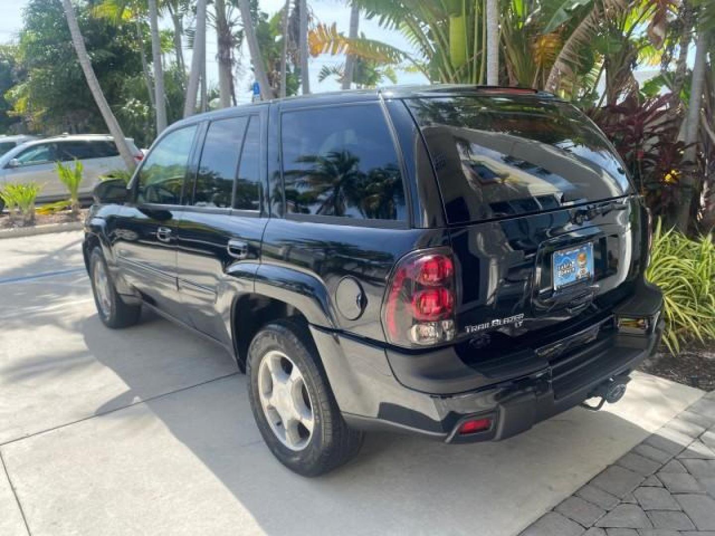 2005 Black /Light Gray Chevrolet TrailBlazer LT LOW MILES 30,654 (1GNDS13S752) with an 4.2L Vortec 4200 SFI I6 Engine engine, Automatic transmission, located at 4701 North Dixie Hwy, Pompano Beach, FL, 33064, (954) 422-2889, 26.240938, -80.123474 - OUR WEBPAGE FLORIDACARS1.COM HAS OVER 100 PHOTOS AND FREE CARFAX LINK 2005 CHEVROLET TRAILBLAZER LS VIN: 1GNDS13S752214856 4 DOOR WAGON/SPORT UTILITY 4.2L I6 F GASOLINE REAR WHEEL DRIVE Highlighted Features Alloy Wheels Automatic Climate Control Connected Car Cruise Control Dual-Zone Climate Control - Photo#73