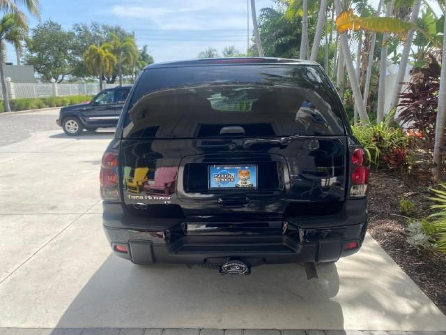 2005 Black /Light Gray Chevrolet TrailBlazer LT LOW MILES 30,654 (1GNDS13S752) with an 4.2L Vortec 4200 SFI I6 Engine engine, Automatic transmission, located at 4701 North Dixie Hwy, Pompano Beach, FL, 33064, (954) 422-2889, 26.240938, -80.123474 - OUR WEBPAGE FLORIDACARS1.COM HAS OVER 100 PHOTOS AND FREE CARFAX LINK 2005 CHEVROLET TRAILBLAZER LS VIN: 1GNDS13S752214856 4 DOOR WAGON/SPORT UTILITY 4.2L I6 F GASOLINE REAR WHEEL DRIVE Highlighted Features Alloy Wheels Automatic Climate Control Connected Car Cruise Control Dual-Zone Climate Control - Photo#74
