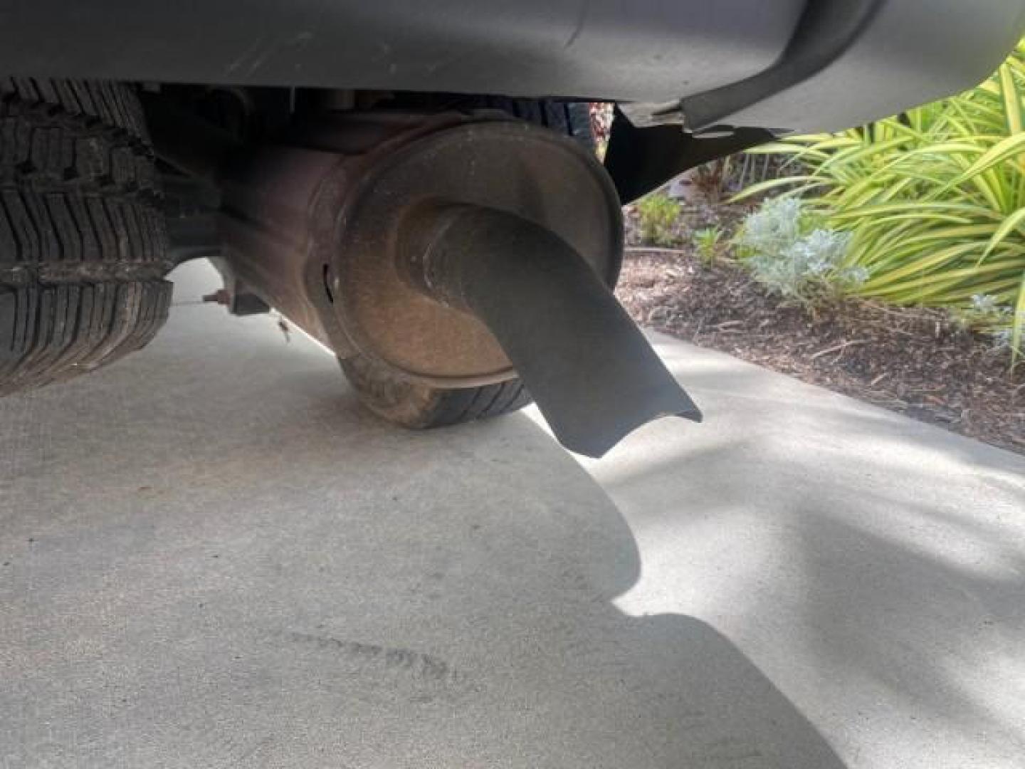 2005 Black /Light Gray Chevrolet TrailBlazer LT LOW MILES 30,654 (1GNDS13S752) with an 4.2L Vortec 4200 SFI I6 Engine engine, Automatic transmission, located at 4701 North Dixie Hwy, Pompano Beach, FL, 33064, (954) 422-2889, 26.240938, -80.123474 - OUR WEBPAGE FLORIDACARS1.COM HAS OVER 100 PHOTOS AND FREE CARFAX LINK 2005 CHEVROLET TRAILBLAZER LS VIN: 1GNDS13S752214856 4 DOOR WAGON/SPORT UTILITY 4.2L I6 F GASOLINE REAR WHEEL DRIVE Highlighted Features Alloy Wheels Automatic Climate Control Connected Car Cruise Control Dual-Zone Climate Control - Photo#78