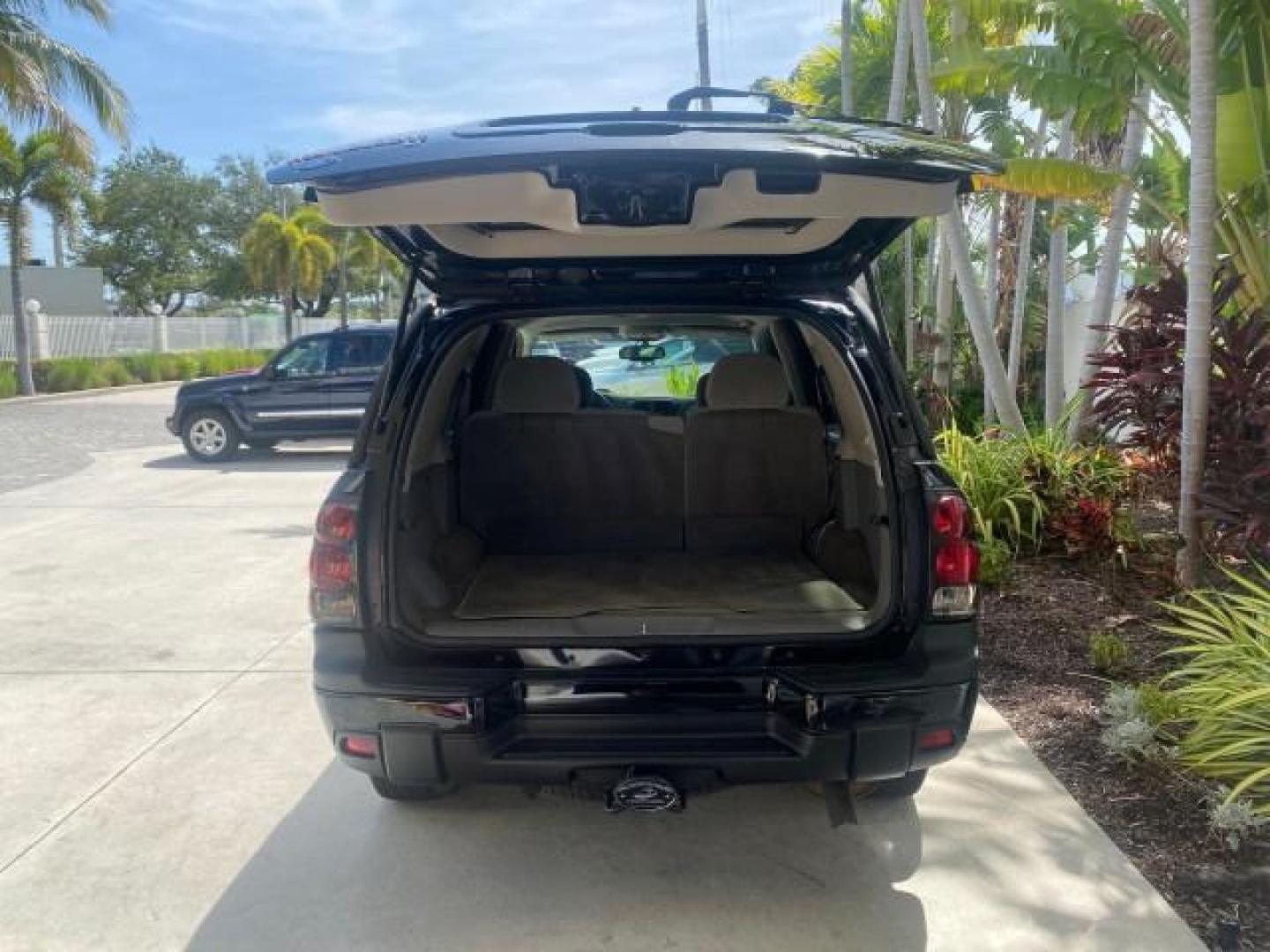 2005 Black /Light Gray Chevrolet TrailBlazer LT LOW MILES 30,654 (1GNDS13S752) with an 4.2L Vortec 4200 SFI I6 Engine engine, Automatic transmission, located at 4701 North Dixie Hwy, Pompano Beach, FL, 33064, (954) 422-2889, 26.240938, -80.123474 - OUR WEBPAGE FLORIDACARS1.COM HAS OVER 100 PHOTOS AND FREE CARFAX LINK 2005 CHEVROLET TRAILBLAZER LS VIN: 1GNDS13S752214856 4 DOOR WAGON/SPORT UTILITY 4.2L I6 F GASOLINE REAR WHEEL DRIVE Highlighted Features Alloy Wheels Automatic Climate Control Connected Car Cruise Control Dual-Zone Climate Control - Photo#79