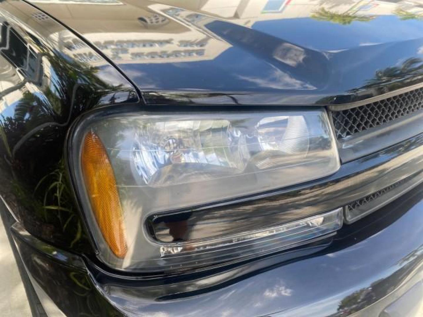 2005 Black /Light Gray Chevrolet TrailBlazer LT LOW MILES 30,654 (1GNDS13S752) with an 4.2L Vortec 4200 SFI I6 Engine engine, Automatic transmission, located at 4701 North Dixie Hwy, Pompano Beach, FL, 33064, (954) 422-2889, 26.240938, -80.123474 - OUR WEBPAGE FLORIDACARS1.COM HAS OVER 100 PHOTOS AND FREE CARFAX LINK 2005 CHEVROLET TRAILBLAZER LS VIN: 1GNDS13S752214856 4 DOOR WAGON/SPORT UTILITY 4.2L I6 F GASOLINE REAR WHEEL DRIVE Highlighted Features Alloy Wheels Automatic Climate Control Connected Car Cruise Control Dual-Zone Climate Control - Photo#86