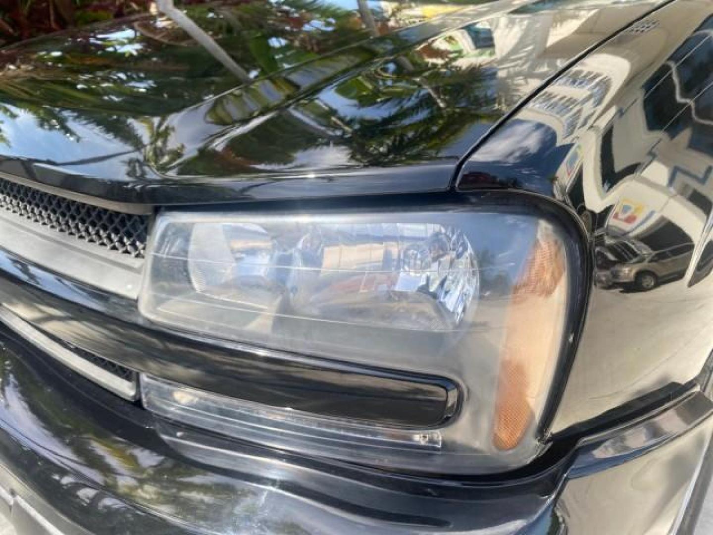 2005 Black /Light Gray Chevrolet TrailBlazer LT LOW MILES 30,654 (1GNDS13S752) with an 4.2L Vortec 4200 SFI I6 Engine engine, Automatic transmission, located at 4701 North Dixie Hwy, Pompano Beach, FL, 33064, (954) 422-2889, 26.240938, -80.123474 - OUR WEBPAGE FLORIDACARS1.COM HAS OVER 100 PHOTOS AND FREE CARFAX LINK 2005 CHEVROLET TRAILBLAZER LS VIN: 1GNDS13S752214856 4 DOOR WAGON/SPORT UTILITY 4.2L I6 F GASOLINE REAR WHEEL DRIVE Highlighted Features Alloy Wheels Automatic Climate Control Connected Car Cruise Control Dual-Zone Climate Control - Photo#89
