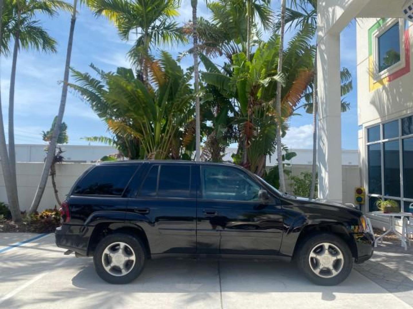 2005 Black /Light Gray Chevrolet TrailBlazer LT LOW MILES 30,654 (1GNDS13S752) with an 4.2L Vortec 4200 SFI I6 Engine engine, Automatic transmission, located at 4701 North Dixie Hwy, Pompano Beach, FL, 33064, (954) 422-2889, 26.240938, -80.123474 - OUR WEBPAGE FLORIDACARS1.COM HAS OVER 100 PHOTOS AND FREE CARFAX LINK 2005 CHEVROLET TRAILBLAZER LS VIN: 1GNDS13S752214856 4 DOOR WAGON/SPORT UTILITY 4.2L I6 F GASOLINE REAR WHEEL DRIVE Highlighted Features Alloy Wheels Automatic Climate Control Connected Car Cruise Control Dual-Zone Climate Control - Photo#91