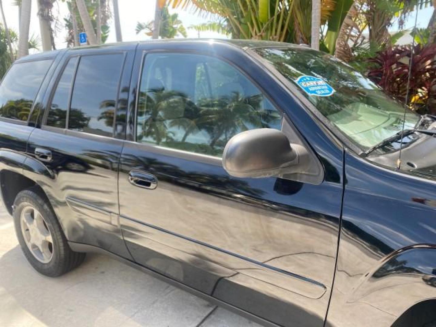 2005 Black /Light Gray Chevrolet TrailBlazer LT LOW MILES 30,654 (1GNDS13S752) with an 4.2L Vortec 4200 SFI I6 Engine engine, Automatic transmission, located at 4701 North Dixie Hwy, Pompano Beach, FL, 33064, (954) 422-2889, 26.240938, -80.123474 - OUR WEBPAGE FLORIDACARS1.COM HAS OVER 100 PHOTOS AND FREE CARFAX LINK 2005 CHEVROLET TRAILBLAZER LS VIN: 1GNDS13S752214856 4 DOOR WAGON/SPORT UTILITY 4.2L I6 F GASOLINE REAR WHEEL DRIVE Highlighted Features Alloy Wheels Automatic Climate Control Connected Car Cruise Control Dual-Zone Climate Control - Photo#92