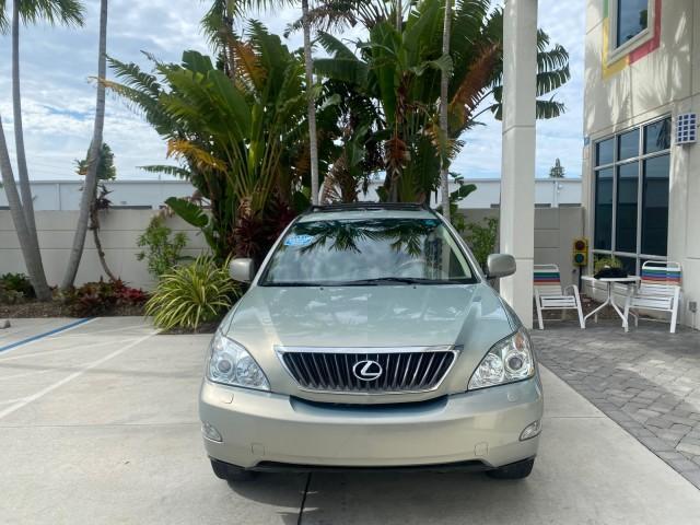 2008 Millennium Silver Metallic /Light Gray Lexus RX 350 LOW MILES SUNROOF NON SMOKERS (2T2GK31U68C) with an 3.5L DOHC SFI 24-Valve V6 Engine engine, Automatic transmission, located at 4701 North Dixie Hwy, Pompano Beach, FL, 33064, (954) 422-2889, 26.240938, -80.123474 - OUR WEBPAGE FLORIDACARS1.COM HAS OVER 100 PHOTOS AND FREE CARFAX LINK 2008 LEXUS RX 350 VIN: 2T2GK31U68C043234 2 T 2 G K 3 1 U 6 8 C 0 4 3 2 3 4 4 DOOR WAGON/SPORT UTILITY 3.5L V6 F DOHC 24V GASOLINE FRONT WHEEL DRIVE Features ABS Brakes Air Conditioning Alloy Wheels AM/FM Stereo Automatic Transmiss - Photo#2