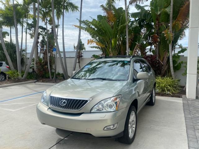 2008 Millennium Silver Metallic /Light Gray Lexus RX 350 LOW MILES SUNROOF NON SMOKERS (2T2GK31U68C) with an 3.5L DOHC SFI 24-Valve V6 Engine engine, Automatic transmission, located at 4701 North Dixie Hwy, Pompano Beach, FL, 33064, (954) 422-2889, 26.240938, -80.123474 - OUR WEBPAGE FLORIDACARS1.COM HAS OVER 100 PHOTOS AND FREE CARFAX LINK 2008 LEXUS RX 350 VIN: 2T2GK31U68C043234 2 T 2 G K 3 1 U 6 8 C 0 4 3 2 3 4 4 DOOR WAGON/SPORT UTILITY 3.5L V6 F DOHC 24V GASOLINE FRONT WHEEL DRIVE Features ABS Brakes Air Conditioning Alloy Wheels AM/FM Stereo Automatic Transmiss - Photo#3