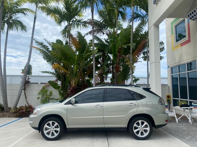 2008 Millennium Silver Metallic /Light Gray Lexus RX 350 LOW MILES SUNROOF NON SMOKERS (2T2GK31U68C) with an 3.5L DOHC SFI 24-Valve V6 Engine engine, Automatic transmission, located at 4701 North Dixie Hwy, Pompano Beach, FL, 33064, (954) 422-2889, 26.240938, -80.123474 - OUR WEBPAGE FLORIDACARS1.COM HAS OVER 100 PHOTOS AND FREE CARFAX LINK 2008 LEXUS RX 350 VIN: 2T2GK31U68C043234 2 T 2 G K 3 1 U 6 8 C 0 4 3 2 3 4 4 DOOR WAGON/SPORT UTILITY 3.5L V6 F DOHC 24V GASOLINE FRONT WHEEL DRIVE Features ABS Brakes Air Conditioning Alloy Wheels AM/FM Stereo Automatic Transmiss - Photo#4