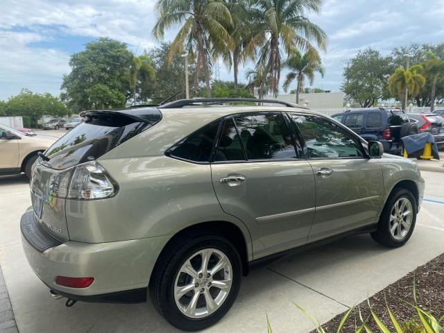 2008 Millennium Silver Metallic /Light Gray Lexus RX 350 LOW MILES SUNROOF NON SMOKERS (2T2GK31U68C) with an 3.5L DOHC SFI 24-Valve V6 Engine engine, Automatic transmission, located at 4701 North Dixie Hwy, Pompano Beach, FL, 33064, (954) 422-2889, 26.240938, -80.123474 - OUR WEBPAGE FLORIDACARS1.COM HAS OVER 100 PHOTOS AND FREE CARFAX LINK 2008 LEXUS RX 350 VIN: 2T2GK31U68C043234 2 T 2 G K 3 1 U 6 8 C 0 4 3 2 3 4 4 DOOR WAGON/SPORT UTILITY 3.5L V6 F DOHC 24V GASOLINE FRONT WHEEL DRIVE Features ABS Brakes Air Conditioning Alloy Wheels AM/FM Stereo Automatic Transmiss - Photo#7