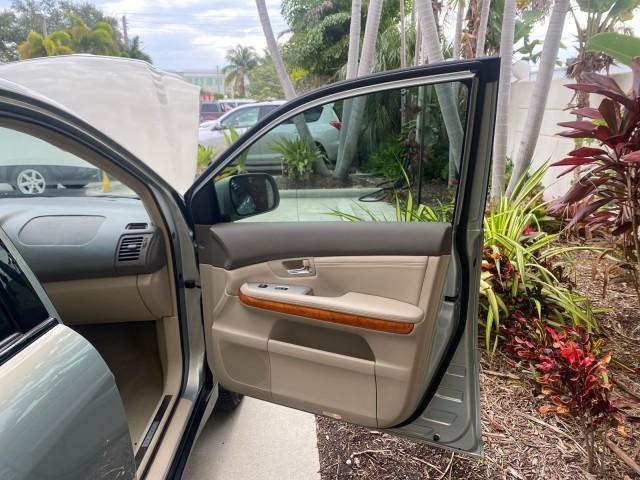 2008 Millennium Silver Metallic /Light Gray Lexus RX 350 LOW MILES SUNROOF NON SMOKERS (2T2GK31U68C) with an 3.5L DOHC SFI 24-Valve V6 Engine engine, Automatic transmission, located at 4701 North Dixie Hwy, Pompano Beach, FL, 33064, (954) 422-2889, 26.240938, -80.123474 - OUR WEBPAGE FLORIDACARS1.COM HAS OVER 100 PHOTOS AND FREE CARFAX LINK 2008 LEXUS RX 350 VIN: 2T2GK31U68C043234 2 T 2 G K 3 1 U 6 8 C 0 4 3 2 3 4 4 DOOR WAGON/SPORT UTILITY 3.5L V6 F DOHC 24V GASOLINE FRONT WHEEL DRIVE Features ABS Brakes Air Conditioning Alloy Wheels AM/FM Stereo Automatic Transmiss - Photo#11