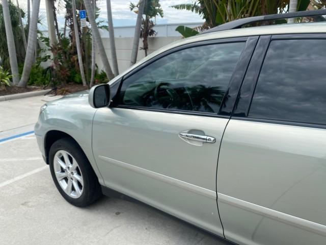 2008 Millennium Silver Metallic /Light Gray Lexus RX 350 LOW MILES SUNROOF NON SMOKERS (2T2GK31U68C) with an 3.5L DOHC SFI 24-Valve V6 Engine engine, Automatic transmission, located at 4701 North Dixie Hwy, Pompano Beach, FL, 33064, (954) 422-2889, 26.240938, -80.123474 - OUR WEBPAGE FLORIDACARS1.COM HAS OVER 100 PHOTOS AND FREE CARFAX LINK 2008 LEXUS RX 350 VIN: 2T2GK31U68C043234 2 T 2 G K 3 1 U 6 8 C 0 4 3 2 3 4 4 DOOR WAGON/SPORT UTILITY 3.5L V6 F DOHC 24V GASOLINE FRONT WHEEL DRIVE Features ABS Brakes Air Conditioning Alloy Wheels AM/FM Stereo Automatic Transmiss - Photo#26