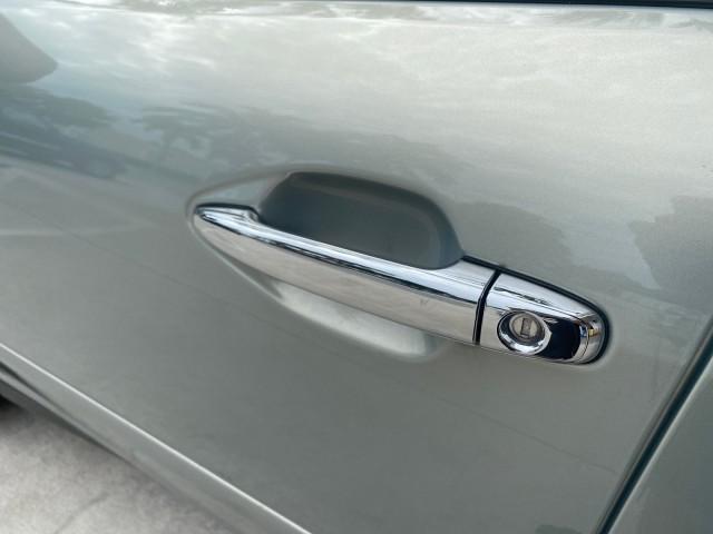 2008 Millennium Silver Metallic /Light Gray Lexus RX 350 LOW MILES SUNROOF NON SMOKERS (2T2GK31U68C) with an 3.5L DOHC SFI 24-Valve V6 Engine engine, Automatic transmission, located at 4701 North Dixie Hwy, Pompano Beach, FL, 33064, (954) 422-2889, 26.240938, -80.123474 - OUR WEBPAGE FLORIDACARS1.COM HAS OVER 100 PHOTOS AND FREE CARFAX LINK 2008 LEXUS RX 350 VIN: 2T2GK31U68C043234 2 T 2 G K 3 1 U 6 8 C 0 4 3 2 3 4 4 DOOR WAGON/SPORT UTILITY 3.5L V6 F DOHC 24V GASOLINE FRONT WHEEL DRIVE Features ABS Brakes Air Conditioning Alloy Wheels AM/FM Stereo Automatic Transmiss - Photo#27