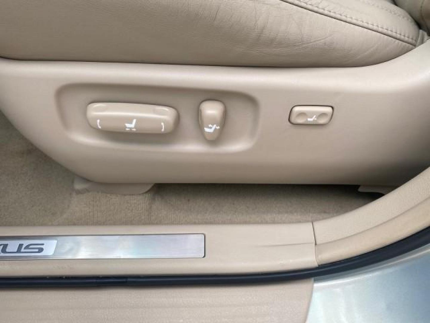 2008 Millennium Silver Metallic /Light Gray Lexus RX 350 LOW MILES SUNROOF NON SMOKERS (2T2GK31U68C) with an 3.5L DOHC SFI 24-Valve V6 Engine engine, Automatic transmission, located at 4701 North Dixie Hwy, Pompano Beach, FL, 33064, (954) 422-2889, 26.240938, -80.123474 - OUR WEBPAGE FLORIDACARS1.COM HAS OVER 100 PHOTOS AND FREE CARFAX LINK 2008 LEXUS RX 350 VIN: 2T2GK31U68C043234 2 T 2 G K 3 1 U 6 8 C 0 4 3 2 3 4 4 DOOR WAGON/SPORT UTILITY 3.5L V6 F DOHC 24V GASOLINE FRONT WHEEL DRIVE Features ABS Brakes Air Conditioning Alloy Wheels AM/FM Stereo Automatic Transmiss - Photo#31