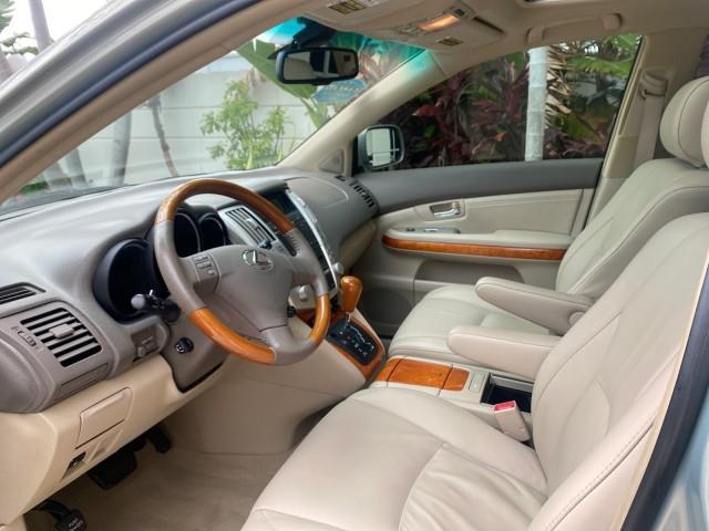 2008 Millennium Silver Metallic /Light Gray Lexus RX 350 LOW MILES SUNROOF NON SMOKERS (2T2GK31U68C) with an 3.5L DOHC SFI 24-Valve V6 Engine engine, Automatic transmission, located at 4701 North Dixie Hwy, Pompano Beach, FL, 33064, (954) 422-2889, 26.240938, -80.123474 - OUR WEBPAGE FLORIDACARS1.COM HAS OVER 100 PHOTOS AND FREE CARFAX LINK 2008 LEXUS RX 350 VIN: 2T2GK31U68C043234 2 T 2 G K 3 1 U 6 8 C 0 4 3 2 3 4 4 DOOR WAGON/SPORT UTILITY 3.5L V6 F DOHC 24V GASOLINE FRONT WHEEL DRIVE Features ABS Brakes Air Conditioning Alloy Wheels AM/FM Stereo Automatic Transmiss - Photo#35