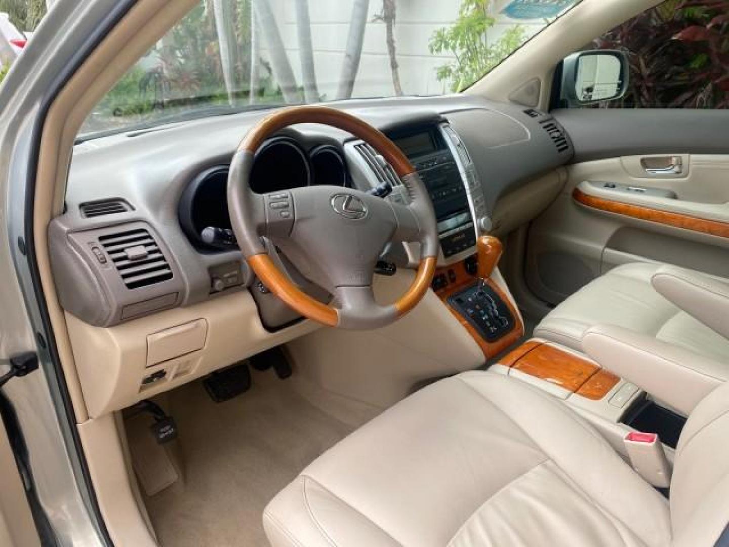 2008 Millennium Silver Metallic /Light Gray Lexus RX 350 LOW MILES SUNROOF NON SMOKERS (2T2GK31U68C) with an 3.5L DOHC SFI 24-Valve V6 Engine engine, Automatic transmission, located at 4701 North Dixie Hwy, Pompano Beach, FL, 33064, (954) 422-2889, 26.240938, -80.123474 - OUR WEBPAGE FLORIDACARS1.COM HAS OVER 100 PHOTOS AND FREE CARFAX LINK 2008 LEXUS RX 350 VIN: 2T2GK31U68C043234 2 T 2 G K 3 1 U 6 8 C 0 4 3 2 3 4 4 DOOR WAGON/SPORT UTILITY 3.5L V6 F DOHC 24V GASOLINE FRONT WHEEL DRIVE Features ABS Brakes Air Conditioning Alloy Wheels AM/FM Stereo Automatic Transmiss - Photo#37