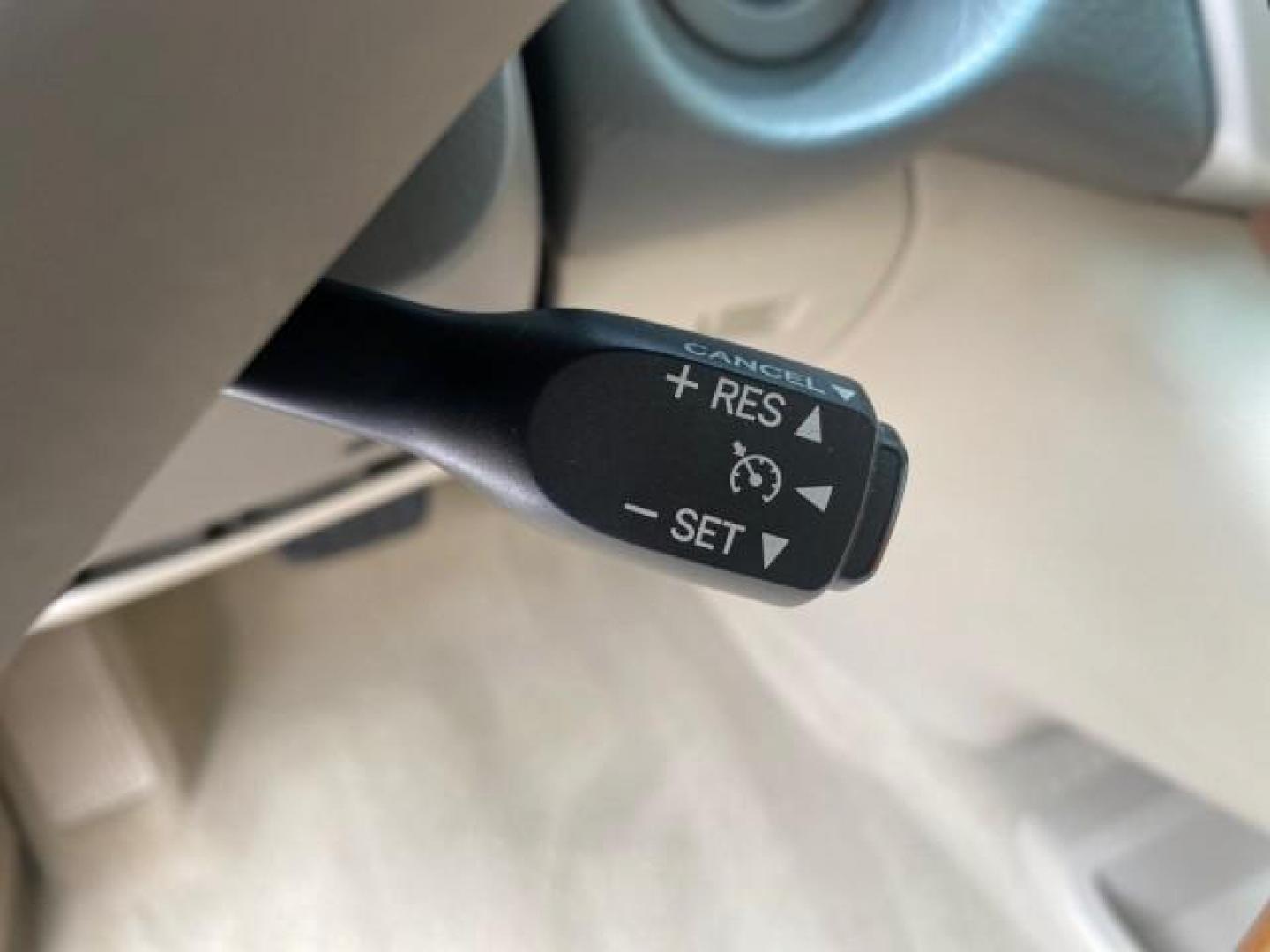 2008 Millennium Silver Metallic /Light Gray Lexus RX 350 LOW MILES SUNROOF NON SMOKERS (2T2GK31U68C) with an 3.5L DOHC SFI 24-Valve V6 Engine engine, Automatic transmission, located at 4701 North Dixie Hwy, Pompano Beach, FL, 33064, (954) 422-2889, 26.240938, -80.123474 - OUR WEBPAGE FLORIDACARS1.COM HAS OVER 100 PHOTOS AND FREE CARFAX LINK 2008 LEXUS RX 350 VIN: 2T2GK31U68C043234 2 T 2 G K 3 1 U 6 8 C 0 4 3 2 3 4 4 DOOR WAGON/SPORT UTILITY 3.5L V6 F DOHC 24V GASOLINE FRONT WHEEL DRIVE Features ABS Brakes Air Conditioning Alloy Wheels AM/FM Stereo Automatic Transmiss - Photo#40