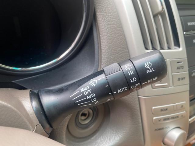 2008 Millennium Silver Metallic /Light Gray Lexus RX 350 LOW MILES SUNROOF NON SMOKERS (2T2GK31U68C) with an 3.5L DOHC SFI 24-Valve V6 Engine engine, Automatic transmission, located at 4701 North Dixie Hwy, Pompano Beach, FL, 33064, (954) 422-2889, 26.240938, -80.123474 - OUR WEBPAGE FLORIDACARS1.COM HAS OVER 100 PHOTOS AND FREE CARFAX LINK 2008 LEXUS RX 350 VIN: 2T2GK31U68C043234 2 T 2 G K 3 1 U 6 8 C 0 4 3 2 3 4 4 DOOR WAGON/SPORT UTILITY 3.5L V6 F DOHC 24V GASOLINE FRONT WHEEL DRIVE Features ABS Brakes Air Conditioning Alloy Wheels AM/FM Stereo Automatic Transmiss - Photo#41