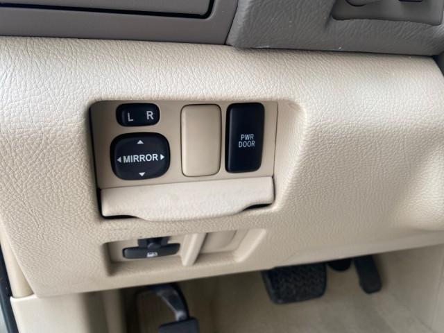 2008 Millennium Silver Metallic /Light Gray Lexus RX 350 LOW MILES SUNROOF NON SMOKERS (2T2GK31U68C) with an 3.5L DOHC SFI 24-Valve V6 Engine engine, Automatic transmission, located at 4701 North Dixie Hwy, Pompano Beach, FL, 33064, (954) 422-2889, 26.240938, -80.123474 - OUR WEBPAGE FLORIDACARS1.COM HAS OVER 100 PHOTOS AND FREE CARFAX LINK 2008 LEXUS RX 350 VIN: 2T2GK31U68C043234 2 T 2 G K 3 1 U 6 8 C 0 4 3 2 3 4 4 DOOR WAGON/SPORT UTILITY 3.5L V6 F DOHC 24V GASOLINE FRONT WHEEL DRIVE Features ABS Brakes Air Conditioning Alloy Wheels AM/FM Stereo Automatic Transmiss - Photo#43