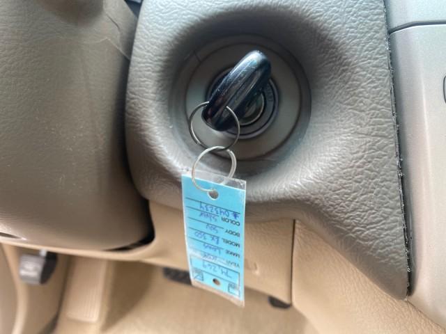 2008 Millennium Silver Metallic /Light Gray Lexus RX 350 LOW MILES SUNROOF NON SMOKERS (2T2GK31U68C) with an 3.5L DOHC SFI 24-Valve V6 Engine engine, Automatic transmission, located at 4701 North Dixie Hwy, Pompano Beach, FL, 33064, (954) 422-2889, 26.240938, -80.123474 - OUR WEBPAGE FLORIDACARS1.COM HAS OVER 100 PHOTOS AND FREE CARFAX LINK 2008 LEXUS RX 350 VIN: 2T2GK31U68C043234 2 T 2 G K 3 1 U 6 8 C 0 4 3 2 3 4 4 DOOR WAGON/SPORT UTILITY 3.5L V6 F DOHC 24V GASOLINE FRONT WHEEL DRIVE Features ABS Brakes Air Conditioning Alloy Wheels AM/FM Stereo Automatic Transmiss - Photo#45