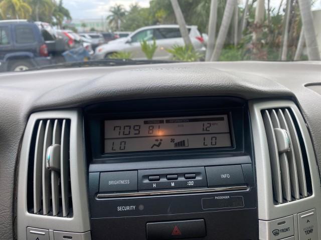 2008 Millennium Silver Metallic /Light Gray Lexus RX 350 LOW MILES SUNROOF NON SMOKERS (2T2GK31U68C) with an 3.5L DOHC SFI 24-Valve V6 Engine engine, Automatic transmission, located at 4701 North Dixie Hwy, Pompano Beach, FL, 33064, (954) 422-2889, 26.240938, -80.123474 - OUR WEBPAGE FLORIDACARS1.COM HAS OVER 100 PHOTOS AND FREE CARFAX LINK 2008 LEXUS RX 350 VIN: 2T2GK31U68C043234 2 T 2 G K 3 1 U 6 8 C 0 4 3 2 3 4 4 DOOR WAGON/SPORT UTILITY 3.5L V6 F DOHC 24V GASOLINE FRONT WHEEL DRIVE Features ABS Brakes Air Conditioning Alloy Wheels AM/FM Stereo Automatic Transmiss - Photo#46
