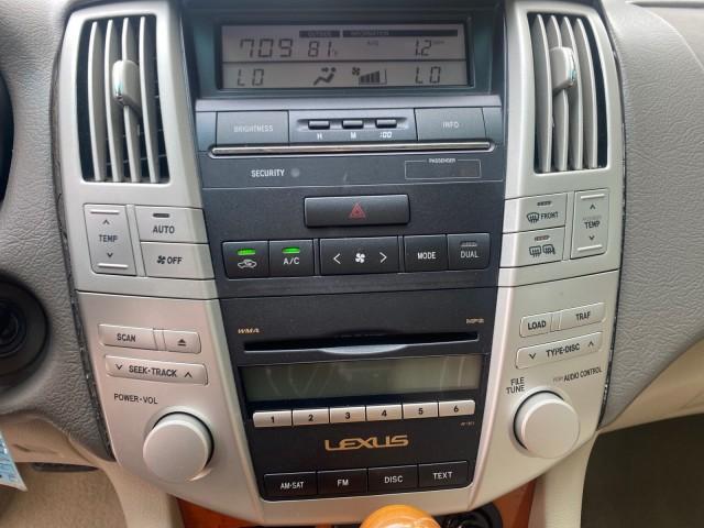 2008 Millennium Silver Metallic /Light Gray Lexus RX 350 LOW MILES SUNROOF NON SMOKERS (2T2GK31U68C) with an 3.5L DOHC SFI 24-Valve V6 Engine engine, Automatic transmission, located at 4701 North Dixie Hwy, Pompano Beach, FL, 33064, (954) 422-2889, 26.240938, -80.123474 - OUR WEBPAGE FLORIDACARS1.COM HAS OVER 100 PHOTOS AND FREE CARFAX LINK 2008 LEXUS RX 350 VIN: 2T2GK31U68C043234 2 T 2 G K 3 1 U 6 8 C 0 4 3 2 3 4 4 DOOR WAGON/SPORT UTILITY 3.5L V6 F DOHC 24V GASOLINE FRONT WHEEL DRIVE Features ABS Brakes Air Conditioning Alloy Wheels AM/FM Stereo Automatic Transmiss - Photo#47