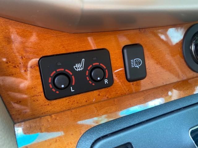 2008 Millennium Silver Metallic /Light Gray Lexus RX 350 LOW MILES SUNROOF NON SMOKERS (2T2GK31U68C) with an 3.5L DOHC SFI 24-Valve V6 Engine engine, Automatic transmission, located at 4701 North Dixie Hwy, Pompano Beach, FL, 33064, (954) 422-2889, 26.240938, -80.123474 - OUR WEBPAGE FLORIDACARS1.COM HAS OVER 100 PHOTOS AND FREE CARFAX LINK 2008 LEXUS RX 350 VIN: 2T2GK31U68C043234 2 T 2 G K 3 1 U 6 8 C 0 4 3 2 3 4 4 DOOR WAGON/SPORT UTILITY 3.5L V6 F DOHC 24V GASOLINE FRONT WHEEL DRIVE Features ABS Brakes Air Conditioning Alloy Wheels AM/FM Stereo Automatic Transmiss - Photo#49