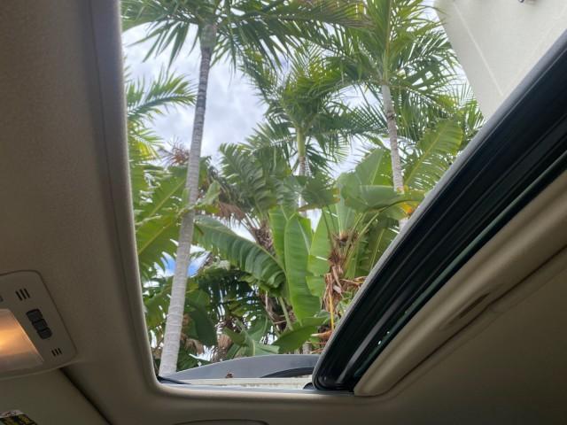 2008 Millennium Silver Metallic /Light Gray Lexus RX 350 LOW MILES SUNROOF NON SMOKERS (2T2GK31U68C) with an 3.5L DOHC SFI 24-Valve V6 Engine engine, Automatic transmission, located at 4701 North Dixie Hwy, Pompano Beach, FL, 33064, (954) 422-2889, 26.240938, -80.123474 - OUR WEBPAGE FLORIDACARS1.COM HAS OVER 100 PHOTOS AND FREE CARFAX LINK 2008 LEXUS RX 350 VIN: 2T2GK31U68C043234 2 T 2 G K 3 1 U 6 8 C 0 4 3 2 3 4 4 DOOR WAGON/SPORT UTILITY 3.5L V6 F DOHC 24V GASOLINE FRONT WHEEL DRIVE Features ABS Brakes Air Conditioning Alloy Wheels AM/FM Stereo Automatic Transmiss - Photo#62