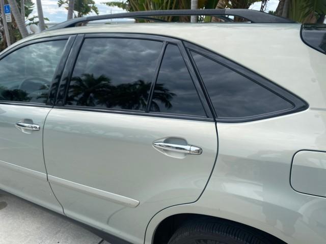 2008 Millennium Silver Metallic /Light Gray Lexus RX 350 LOW MILES SUNROOF NON SMOKERS (2T2GK31U68C) with an 3.5L DOHC SFI 24-Valve V6 Engine engine, Automatic transmission, located at 4701 North Dixie Hwy, Pompano Beach, FL, 33064, (954) 422-2889, 26.240938, -80.123474 - OUR WEBPAGE FLORIDACARS1.COM HAS OVER 100 PHOTOS AND FREE CARFAX LINK 2008 LEXUS RX 350 VIN: 2T2GK31U68C043234 2 T 2 G K 3 1 U 6 8 C 0 4 3 2 3 4 4 DOOR WAGON/SPORT UTILITY 3.5L V6 F DOHC 24V GASOLINE FRONT WHEEL DRIVE Features ABS Brakes Air Conditioning Alloy Wheels AM/FM Stereo Automatic Transmiss - Photo#64