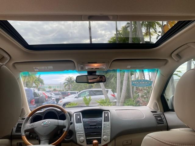 2008 Millennium Silver Metallic /Light Gray Lexus RX 350 LOW MILES SUNROOF NON SMOKERS (2T2GK31U68C) with an 3.5L DOHC SFI 24-Valve V6 Engine engine, Automatic transmission, located at 4701 North Dixie Hwy, Pompano Beach, FL, 33064, (954) 422-2889, 26.240938, -80.123474 - OUR WEBPAGE FLORIDACARS1.COM HAS OVER 100 PHOTOS AND FREE CARFAX LINK 2008 LEXUS RX 350 VIN: 2T2GK31U68C043234 2 T 2 G K 3 1 U 6 8 C 0 4 3 2 3 4 4 DOOR WAGON/SPORT UTILITY 3.5L V6 F DOHC 24V GASOLINE FRONT WHEEL DRIVE Features ABS Brakes Air Conditioning Alloy Wheels AM/FM Stereo Automatic Transmiss - Photo#74