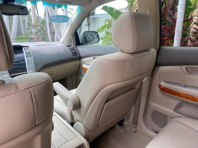 2008 Millennium Silver Metallic /Light Gray Lexus RX 350 LOW MILES SUNROOF NON SMOKERS (2T2GK31U68C) with an 3.5L DOHC SFI 24-Valve V6 Engine engine, Automatic transmission, located at 4701 North Dixie Hwy, Pompano Beach, FL, 33064, (954) 422-2889, 26.240938, -80.123474 - OUR WEBPAGE FLORIDACARS1.COM HAS OVER 100 PHOTOS AND FREE CARFAX LINK 2008 LEXUS RX 350 VIN: 2T2GK31U68C043234 2 T 2 G K 3 1 U 6 8 C 0 4 3 2 3 4 4 DOOR WAGON/SPORT UTILITY 3.5L V6 F DOHC 24V GASOLINE FRONT WHEEL DRIVE Features ABS Brakes Air Conditioning Alloy Wheels AM/FM Stereo Automatic Transmiss - Photo#75