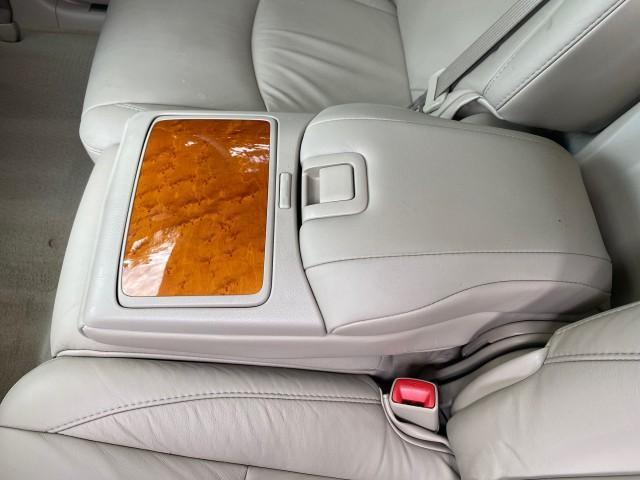 2008 Millennium Silver Metallic /Light Gray Lexus RX 350 LOW MILES SUNROOF NON SMOKERS (2T2GK31U68C) with an 3.5L DOHC SFI 24-Valve V6 Engine engine, Automatic transmission, located at 4701 North Dixie Hwy, Pompano Beach, FL, 33064, (954) 422-2889, 26.240938, -80.123474 - OUR WEBPAGE FLORIDACARS1.COM HAS OVER 100 PHOTOS AND FREE CARFAX LINK 2008 LEXUS RX 350 VIN: 2T2GK31U68C043234 2 T 2 G K 3 1 U 6 8 C 0 4 3 2 3 4 4 DOOR WAGON/SPORT UTILITY 3.5L V6 F DOHC 24V GASOLINE FRONT WHEEL DRIVE Features ABS Brakes Air Conditioning Alloy Wheels AM/FM Stereo Automatic Transmiss - Photo#76