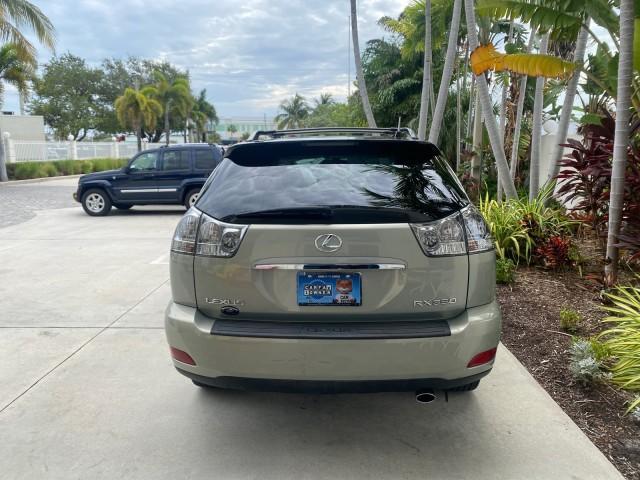 2008 Millennium Silver Metallic /Light Gray Lexus RX 350 LOW MILES SUNROOF NON SMOKERS (2T2GK31U68C) with an 3.5L DOHC SFI 24-Valve V6 Engine engine, Automatic transmission, located at 4701 North Dixie Hwy, Pompano Beach, FL, 33064, (954) 422-2889, 26.240938, -80.123474 - OUR WEBPAGE FLORIDACARS1.COM HAS OVER 100 PHOTOS AND FREE CARFAX LINK 2008 LEXUS RX 350 VIN: 2T2GK31U68C043234 2 T 2 G K 3 1 U 6 8 C 0 4 3 2 3 4 4 DOOR WAGON/SPORT UTILITY 3.5L V6 F DOHC 24V GASOLINE FRONT WHEEL DRIVE Features ABS Brakes Air Conditioning Alloy Wheels AM/FM Stereo Automatic Transmiss - Photo#82