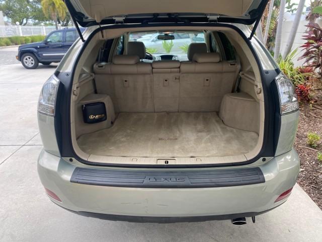 2008 Millennium Silver Metallic /Light Gray Lexus RX 350 LOW MILES SUNROOF NON SMOKERS (2T2GK31U68C) with an 3.5L DOHC SFI 24-Valve V6 Engine engine, Automatic transmission, located at 4701 North Dixie Hwy, Pompano Beach, FL, 33064, (954) 422-2889, 26.240938, -80.123474 - OUR WEBPAGE FLORIDACARS1.COM HAS OVER 100 PHOTOS AND FREE CARFAX LINK 2008 LEXUS RX 350 VIN: 2T2GK31U68C043234 2 T 2 G K 3 1 U 6 8 C 0 4 3 2 3 4 4 DOOR WAGON/SPORT UTILITY 3.5L V6 F DOHC 24V GASOLINE FRONT WHEEL DRIVE Features ABS Brakes Air Conditioning Alloy Wheels AM/FM Stereo Automatic Transmiss - Photo#87