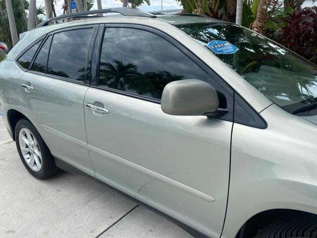 2008 Millennium Silver Metallic /Light Gray Lexus RX 350 LOW MILES SUNROOF NON SMOKERS (2T2GK31U68C) with an 3.5L DOHC SFI 24-Valve V6 Engine engine, Automatic transmission, located at 4701 North Dixie Hwy, Pompano Beach, FL, 33064, (954) 422-2889, 26.240938, -80.123474 - OUR WEBPAGE FLORIDACARS1.COM HAS OVER 100 PHOTOS AND FREE CARFAX LINK 2008 LEXUS RX 350 VIN: 2T2GK31U68C043234 2 T 2 G K 3 1 U 6 8 C 0 4 3 2 3 4 4 DOOR WAGON/SPORT UTILITY 3.5L V6 F DOHC 24V GASOLINE FRONT WHEEL DRIVE Features ABS Brakes Air Conditioning Alloy Wheels AM/FM Stereo Automatic Transmiss - Photo#95