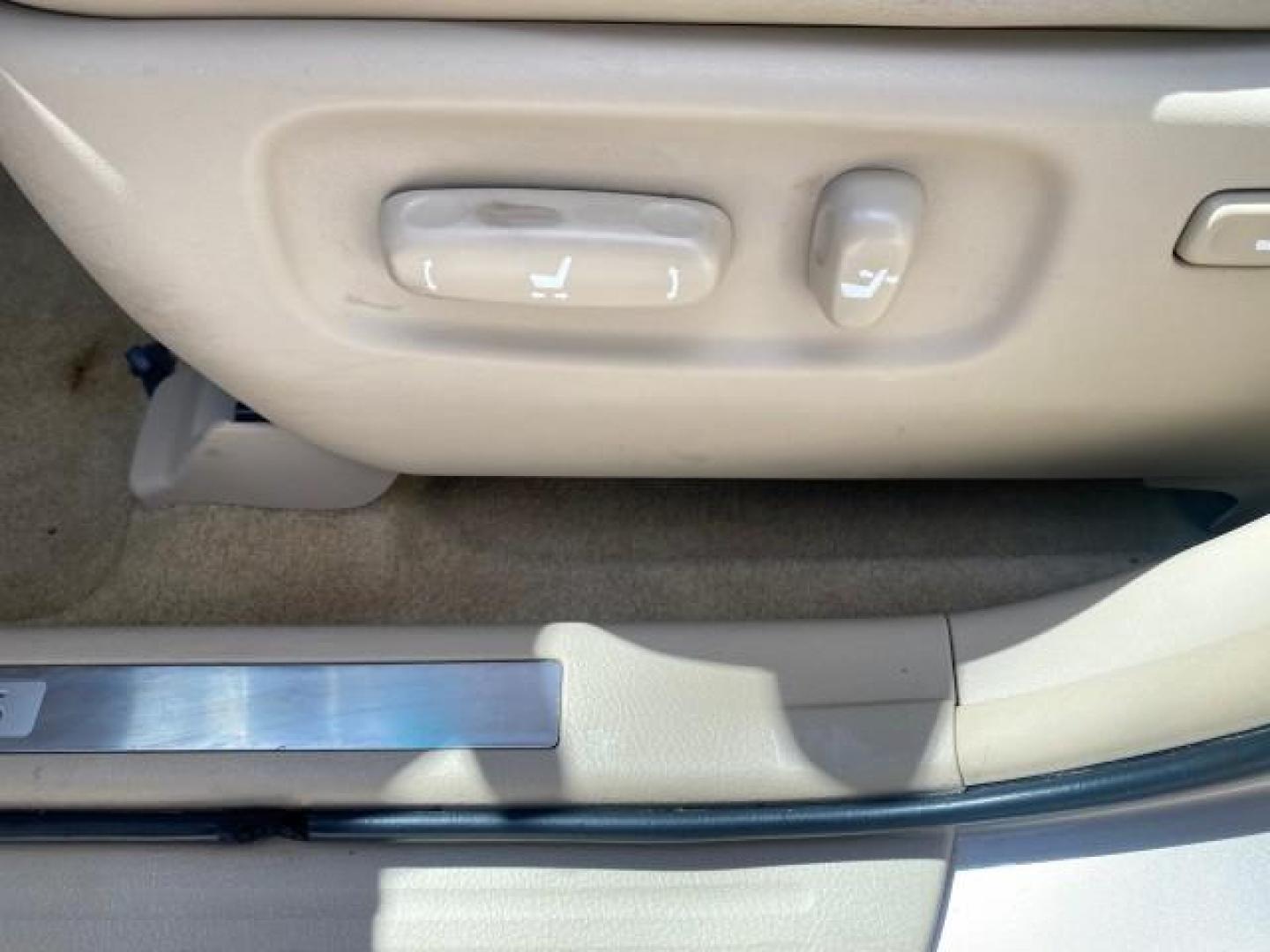 2004 Savannah Metallic /Ivory Lexus RX 330 LOW MILES 69,822 1 FL 2WD (JTJGA31U040) with an 3.3L DOHC MPI 24-Valve V6 Engine engine, Automatic transmission, located at 4701 North Dixie Hwy, Pompano Beach, FL, 33064, (954) 422-2889, 26.240938, -80.123474 - OUR WEBPAGE FLORIDACARS1.COM HAS OVER 100 PHOTOS AND FREE CARFAX LINK 2004 LEXUS RX 330 VIN: JTJGA31U040004194 J T J G A 3 1 U 0 4 0 0 0 4 1 9 4 4 DOOR WAGON/SPORT UTILITY 3.3L V6 F 24V GASOLINE FRONT WHEEL DRIVE Features ABS Brakes Air Conditioning Alloy Wheels AM/FM Stereo Automatic Transmission C - Photo#31