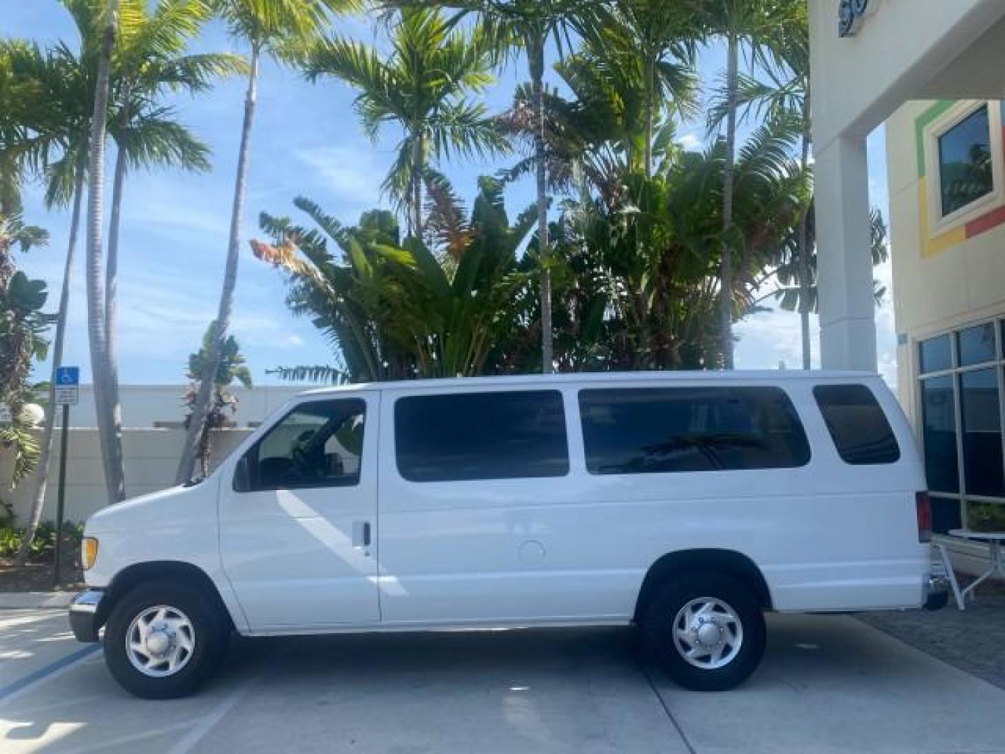 2002 Oxford White /Medium Graphite Ford Econoline Wagon XLT 15 PASSENGER FLORIDA (1FBSS31L32H) with an 5.4L EFI OHC V8 Engine engine, Automatic transmission, located at 4701 North Dixie Hwy, Pompano Beach, FL, 33064, (954) 422-2889, 26.240938, -80.123474 - OUR WEBPAGE FLORIDACARS1.COM HAS OVER 100 PHOTOS AND FREE CARFAX LINK 2002 FORD E-SERIES E-350 SD XLT VIN: 1FBSS31L32HA48789 1 F B S S 3 1 L 3 2 H A 4 8 7 8 9 VAN 5.4L V8 F SOHC 16V GASOLINE REAR WHEEL DRIVE Top Features Cloth Seats Rear Air Conditioning Third Row Seat Tow Hitch Basic Features ABS B - Photo#4