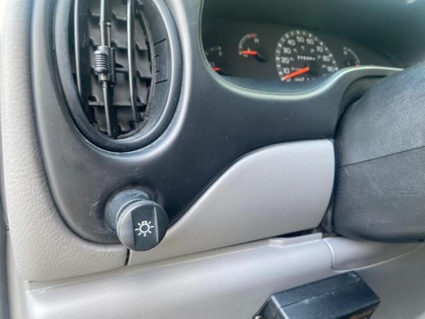 2002 Oxford White /Medium Graphite Ford Econoline Wagon XLT 15 PASSENGER FLORIDA (1FBSS31L32H) with an 5.4L EFI OHC V8 Engine engine, Automatic transmission, located at 4701 North Dixie Hwy, Pompano Beach, FL, 33064, (954) 422-2889, 26.240938, -80.123474 - OUR WEBPAGE FLORIDACARS1.COM HAS OVER 100 PHOTOS AND FREE CARFAX LINK 2002 FORD E-SERIES E-350 SD XLT VIN: 1FBSS31L32HA48789 1 F B S S 3 1 L 3 2 H A 4 8 7 8 9 VAN 5.4L V8 F SOHC 16V GASOLINE REAR WHEEL DRIVE Top Features Cloth Seats Rear Air Conditioning Third Row Seat Tow Hitch Basic Features ABS B - Photo#40