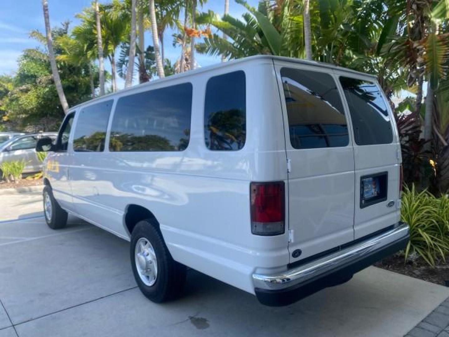 2002 Oxford White /Medium Graphite Ford Econoline Wagon XLT 15 PASSENGER FLORIDA (1FBSS31L32H) with an 5.4L EFI OHC V8 Engine engine, Automatic transmission, located at 4701 North Dixie Hwy, Pompano Beach, FL, 33064, (954) 422-2889, 26.240938, -80.123474 - OUR WEBPAGE FLORIDACARS1.COM HAS OVER 100 PHOTOS AND FREE CARFAX LINK 2002 FORD E-SERIES E-350 SD XLT VIN: 1FBSS31L32HA48789 1 F B S S 3 1 L 3 2 H A 4 8 7 8 9 VAN 5.4L V8 F SOHC 16V GASOLINE REAR WHEEL DRIVE Top Features Cloth Seats Rear Air Conditioning Third Row Seat Tow Hitch Basic Features ABS B - Photo#82